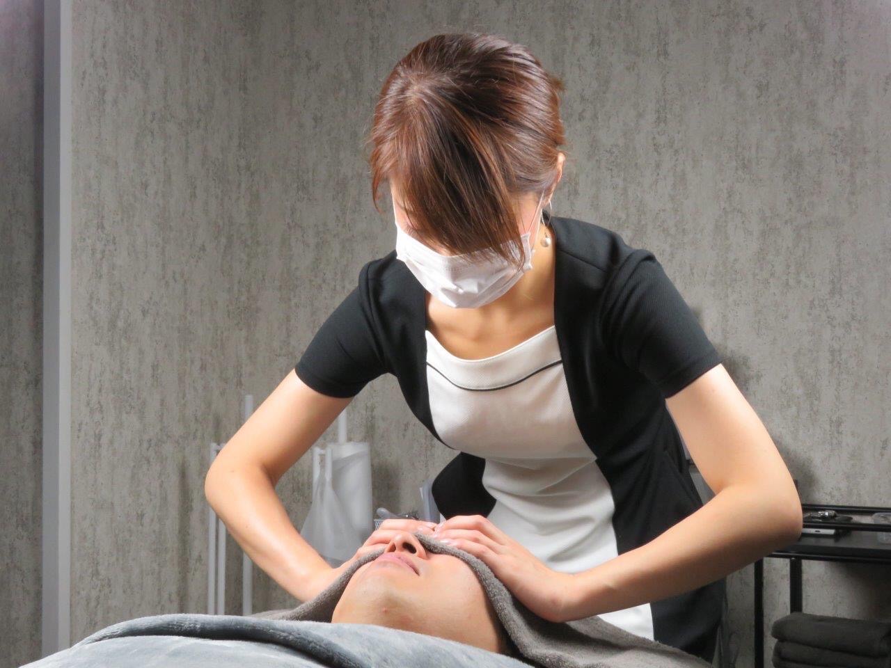 men's salon kyua 施術風景